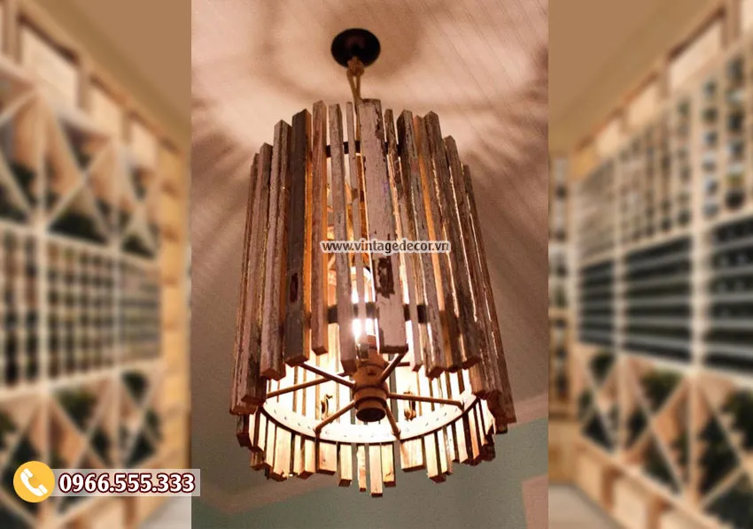 Đèn gỗ trang trí dạng lồng tròn ghép nan gỗ cũ treo trần