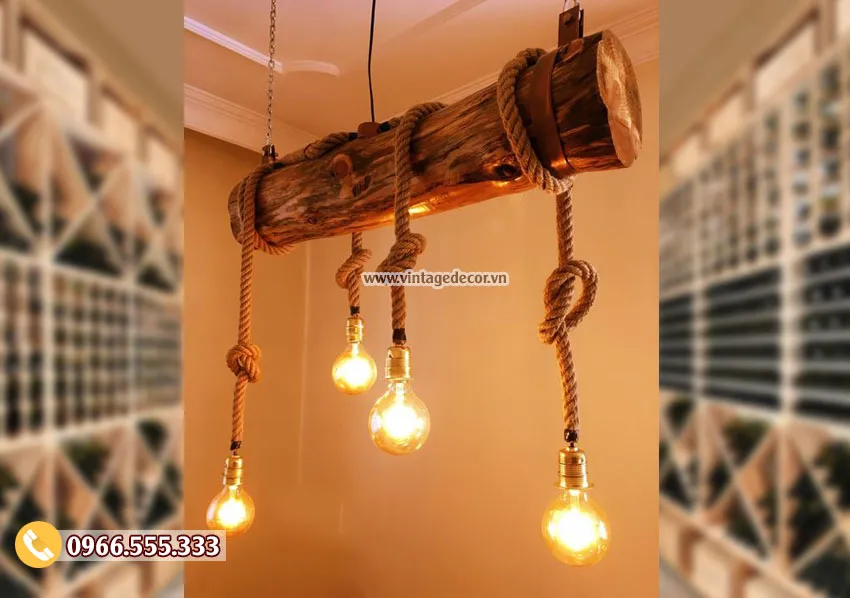 Đèn gỗ trang trí thả trần làm từ khúc gỗ tròn quấn dây thừng, bốn bóng vàng ấm