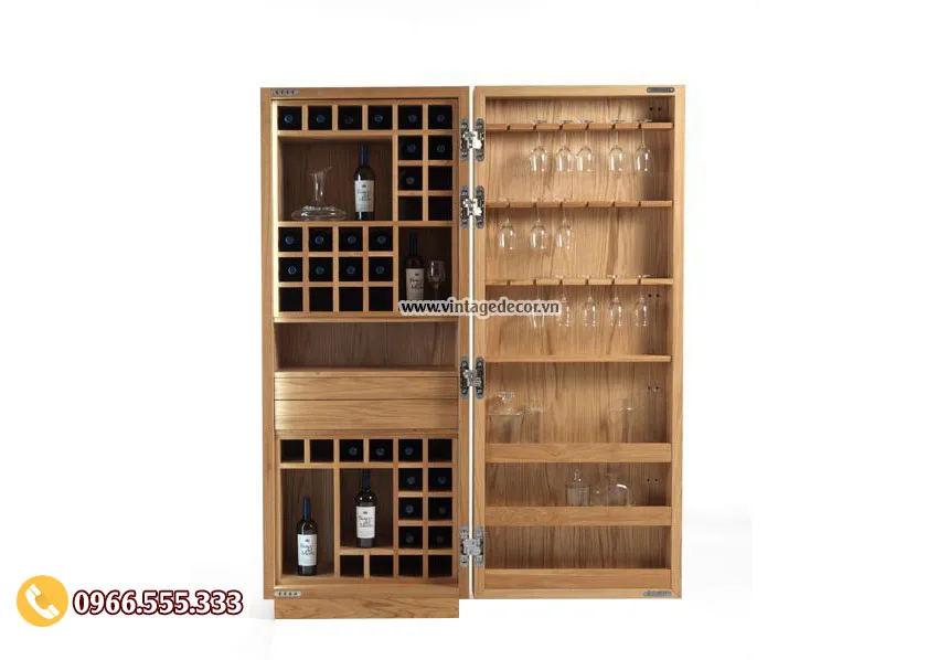 Tủ rượu gỗ sáng hai cánh hẹp, một bên ô vuông xếp chai, một bên kệ ly