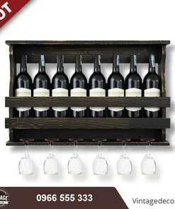 Kệ rượu KR27 tông sẫm – tấm nền nan đứng, hàng chai nhãn trắng