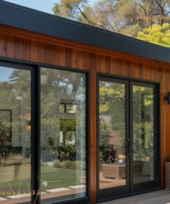 Hệ cửa kính cường lực kịch trần giúp lấy sáng tối đa cho nhà gỗ homestay S19.