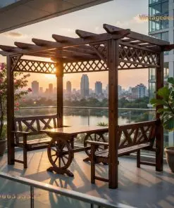 Bộ P1 trên ban công nhìn ra thành phố lúc hoàng hôn