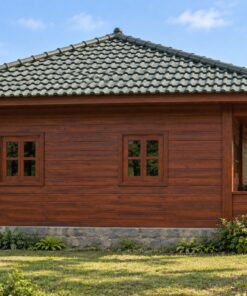 Nhà Gỗ Homestay S65 - Một Gian Mái Ngói Nhựa Âm Dương Xanh Rêu, Gỗ Thông