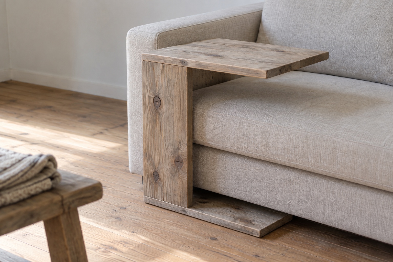 Bàn Gỗ Thông NT36 - Cạnh Sofa Chữ C Mặt Vươn Qua Đệm Ngồi, Gỗ Thông Màu Vintage Bàn Gỗ Thông NT36 - Cạnh Sofa Chữ C Mặt Vươn Qua Đệm Ngồi, Gỗ Thông Màu Vintage