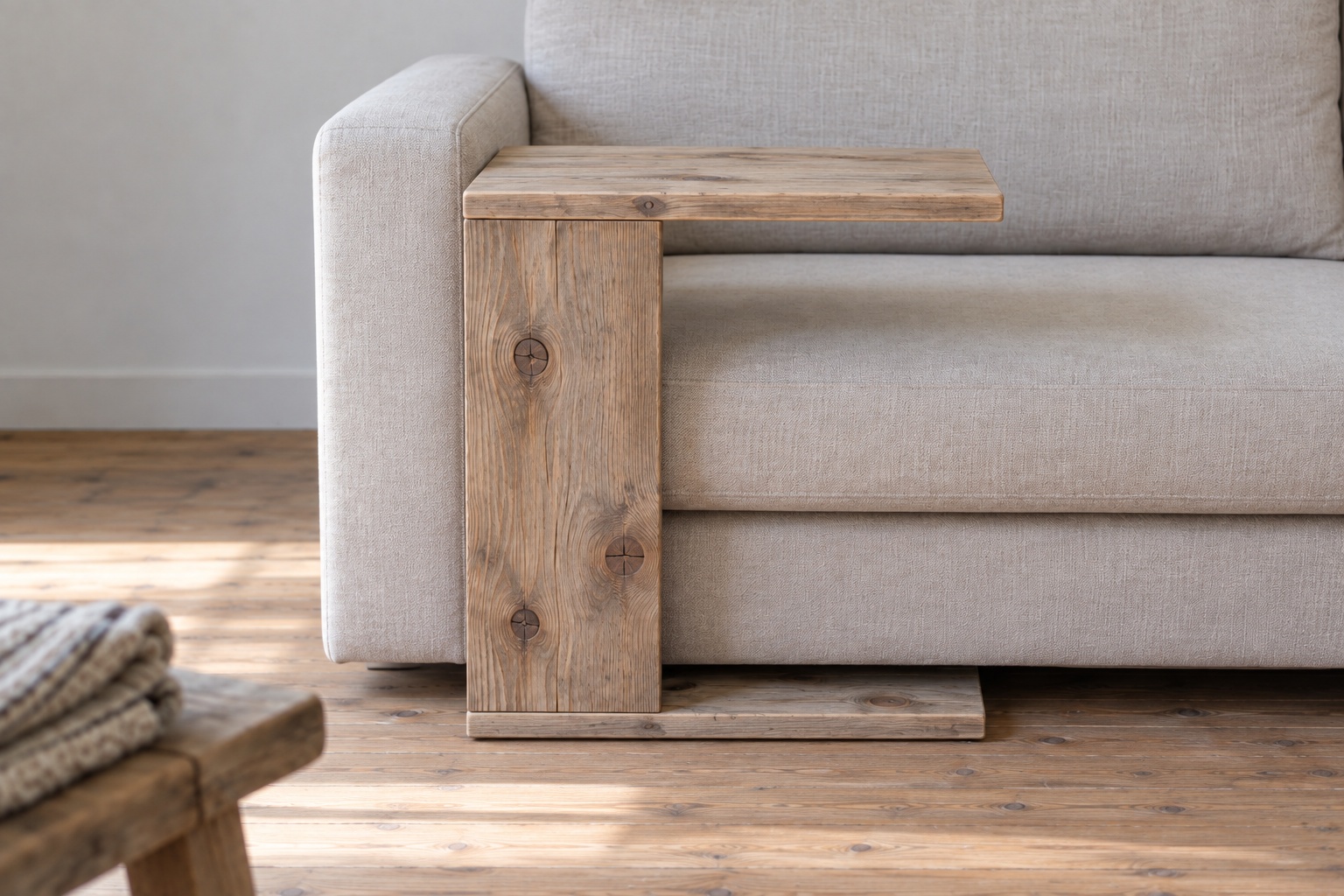 Bàn Gỗ Thông NT36 - Cạnh Sofa Chữ C Mặt Vươn Qua Đệm Ngồi, Gỗ Thông Màu Vintage Bàn Gỗ Thông NT36 - Cạnh Sofa Chữ C Mặt Vươn Qua Đệm Ngồi, Gỗ Thông Màu Vintage