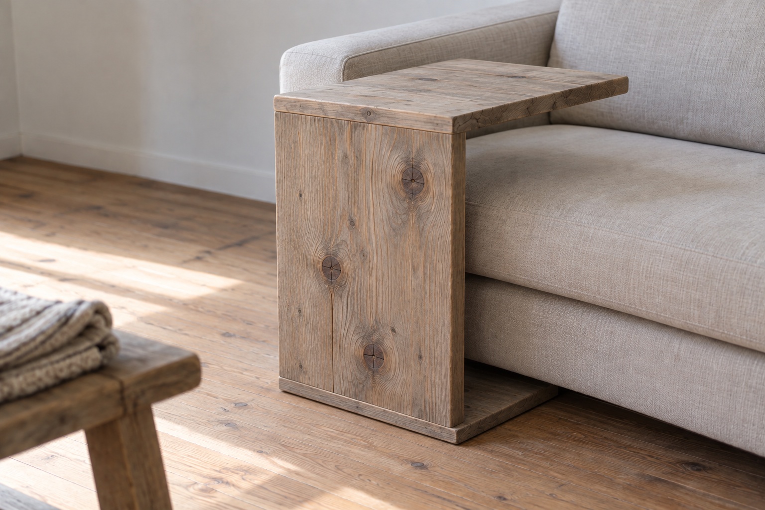 Bàn Gỗ Thông NT36 - Cạnh Sofa Chữ C Mặt Vươn Qua Đệm Ngồi, Gỗ Thông Màu Vintage Bàn Gỗ Thông NT36 - Cạnh Sofa Chữ C Mặt Vươn Qua Đệm Ngồi, Gỗ Thông Màu Vintage