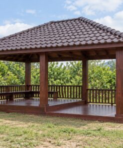 Chòi Gỗ Sân Vườn T116 - Sàn Hai Cấp Cao Thấp Trong Một Mái, Gỗ Thông Màu Nâu Đỏ