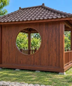 Chòi Gỗ Sân Vườn T139 - Cửa Sổ Tròn Trên Vách Lưng, Gỗ Thông Màu Nâu Đỏ