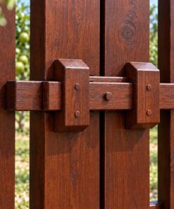Cổng Gỗ Sân Vườn C50 - Nan Đứng Thưa Đỉnh Bậc Thang, Gỗ Thông Màu Nâu Đỏ