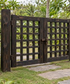Cổng Gỗ Sân Vườn C53 - Ô Lưới Vuông Gỗ Trong Khung, Gỗ Thông Màu Gỗ Cháy