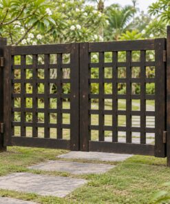 Cổng Gỗ Sân Vườn C53 - Ô Lưới Vuông Gỗ Trong Khung, Gỗ Thông Màu Gỗ Cháy