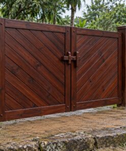 Cổng Gỗ Sân Vườn C54 - Ván Ghép Chéo Chữ V Gặp Giữa, Gỗ Thông Màu Nâu Đỏ