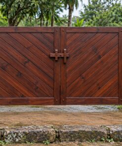 Cổng Gỗ Sân Vườn C54 - Ván Ghép Chéo Chữ V Gặp Giữa, Gỗ Thông Màu Nâu Đỏ