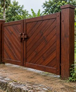 Cổng Gỗ Sân Vườn C54 - Ván Ghép Chéo Chữ V Gặp Giữa, Gỗ Thông Màu Nâu Đỏ