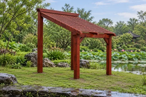 Giàn Hoa Pergola P34 - Mái Nan Dốc Một Phía Cao Thấp, Gỗ Thông Giàn P34 nâu đỏ mái nan nghiêng, cột sau cao cột trước thấp, cạnh hồ sen