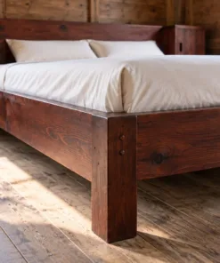 Giường gỗ GN26 – cận cảnh chân vuông lớn, đầu chốt gỗ ở chỗ nối thanh