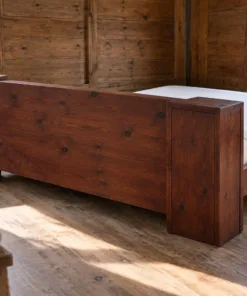 Giường gỗ GN26 – nhìn từ sau, đầu giường và hai hộc là mảng ván kín