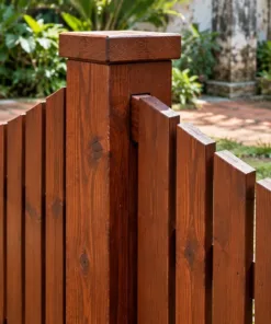 Hàng rào gỗ HR16 – cận cảnh cột mũ rộng, nan cao sát cột thấp dần vào giữa