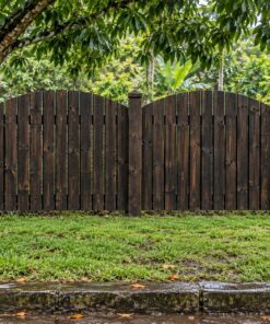 Hàng Rào Gỗ Sân Vườn HR24 - Ván Đứng Đỉnh Vồng Lên Giữa Nhịp, Gỗ Thông Màu Gỗ Cháy