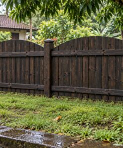 Hàng Rào Gỗ Sân Vườn HR24 - Ván Đứng Đỉnh Vồng Lên Giữa Nhịp, Gỗ Thông Màu Gỗ Cháy