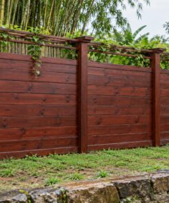 Hàng Rào Gỗ Sân Vườn HR29 - Đỉnh Có Xà Chìa Giàn Leo, Gỗ Thông Màu Nâu Đỏ