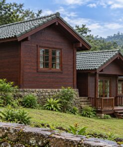 Nhà Gỗ Bungalow B34 - Hai Khối Lệch Cốt Nền Theo Dốc Đất, Gỗ Thông Màu Nâu Cánh Gián