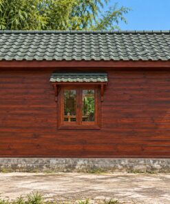 Nhà Gỗ Bungalow B45 - Mái Che Nhỏ Trên Mỗi Cửa Sổ, Gỗ Thông Màu Nâu Đỏ
