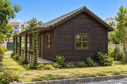 Nhà Gỗ Bungalow B59 - Giàn Nan Gỗ Liền Một Mặt Hông, Gỗ Thông Màu Gỗ Cháy