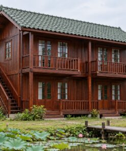 Nhà Gỗ Homestay S73 - Hai Tầng Ban Công Riêng Từng Phòng Cầu Thang Ngoài, Gỗ Thông Màu Nâu Đỏ