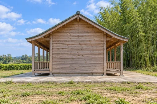 Nhà gỗ homestay S81 – đầu hồi vách kín, hiên hai mặt dài vòng qua góc
