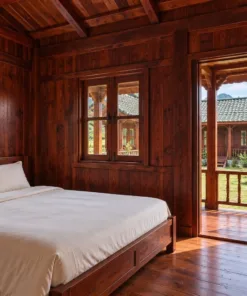 Nhà Gỗ Homestay S91 - Ba Dãy Phòng Chữ U Ôm Sân Có Hiên Liền, Gỗ Thông Màu Nâu Đỏ