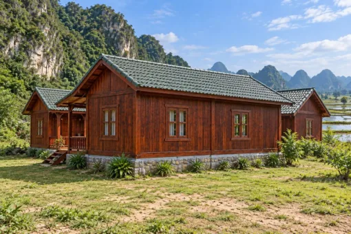 Nhà Gỗ Homestay S91 - Ba Dãy Phòng Chữ U Ôm Sân Có Hiên Liền, Gỗ Thông Màu Nâu Đỏ Nhà Gỗ Homestay S91 - Ba Dãy Phòng Chữ U Ôm Sân Có Hiên Liền, Gỗ Thông Màu Nâu Đỏ