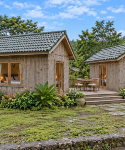 Nhà Gỗ Homestay S94 - Hai Căn Nhỏ Nối Sàn Gỗ Chung Ở Giữa, Gỗ Thông Màu Vintage