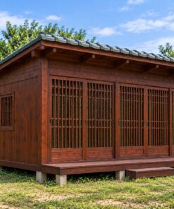 Nhà Gỗ Nhật Bản J111 - Mái Một Dốc Cao Phía Trước Cửa Lùa Suốt Mặt Tiền, Gỗ Thông Màu Nâu Đỏ
