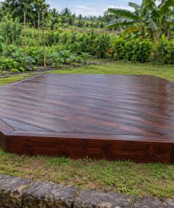 Sàn Gỗ Ngoài Trời SG14 - Lục Giác Giữa Bãi Cỏ, Gỗ Thông Màu Nâu Cánh Gián