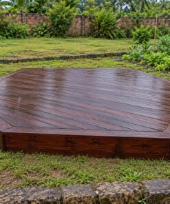 Sàn Gỗ Ngoài Trời SG14 - Lục Giác Giữa Bãi Cỏ, Gỗ Thông Màu Nâu Cánh Gián