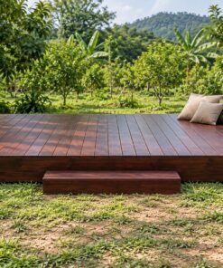 Sàn Gỗ Ngoài Trời SG6 - Sàn Nổi Vuông Trên Bãi Cỏ, Gỗ Thông Màu Nâu Cánh Gián