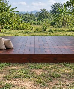 Sàn Gỗ Ngoài Trời SG6 - Sàn Nổi Vuông Trên Bãi Cỏ, Gỗ Thông Màu Nâu Cánh Gián