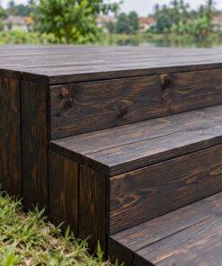 Sàn Gỗ Ngoài Trời SG8 - Bậc Gỗ Rộng Ngồi Được Xuống Bãi Cỏ, Gỗ Thông Màu Gỗ Cháy