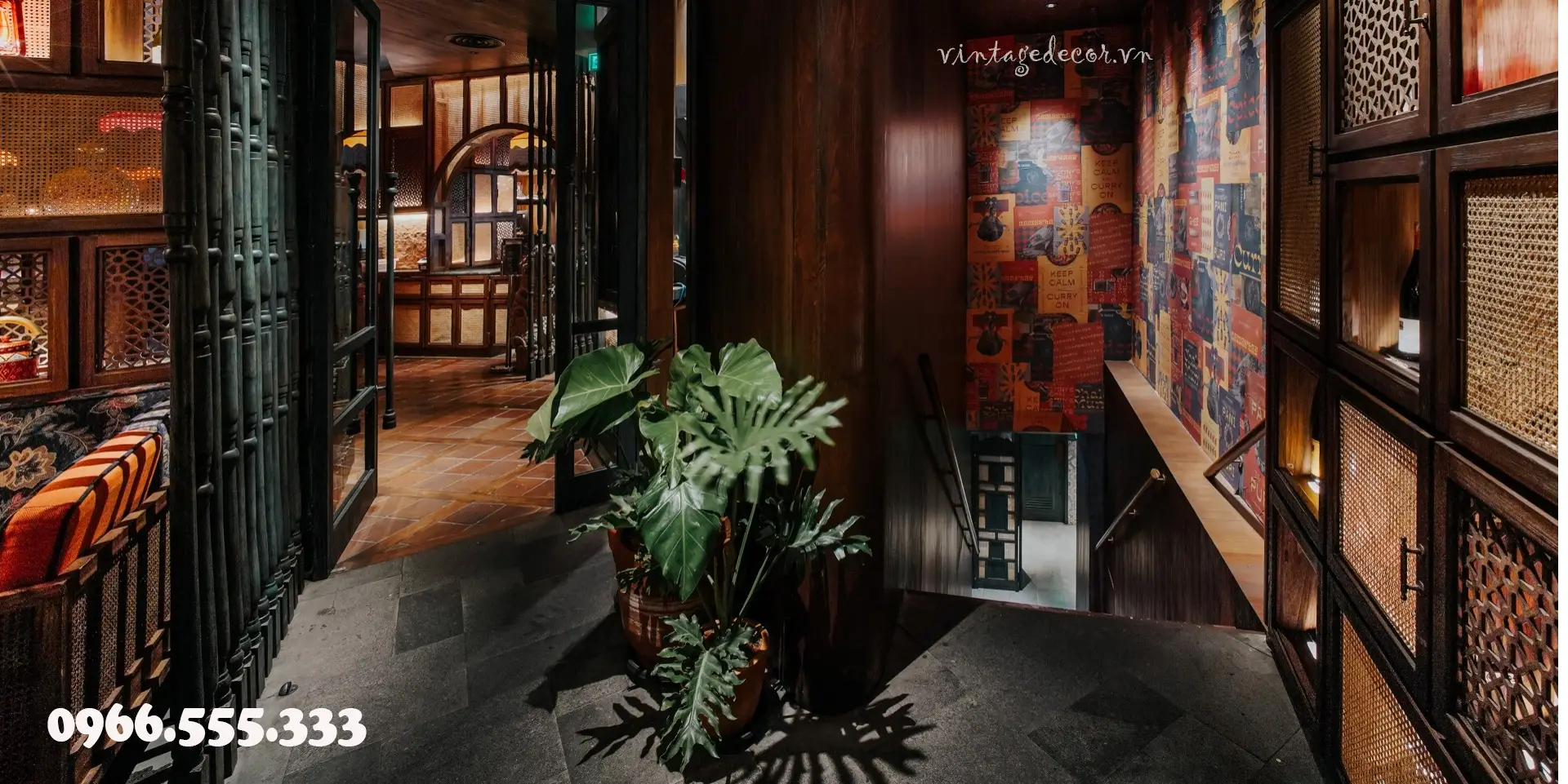 Lối ra vào nhà hàng bar rượu
